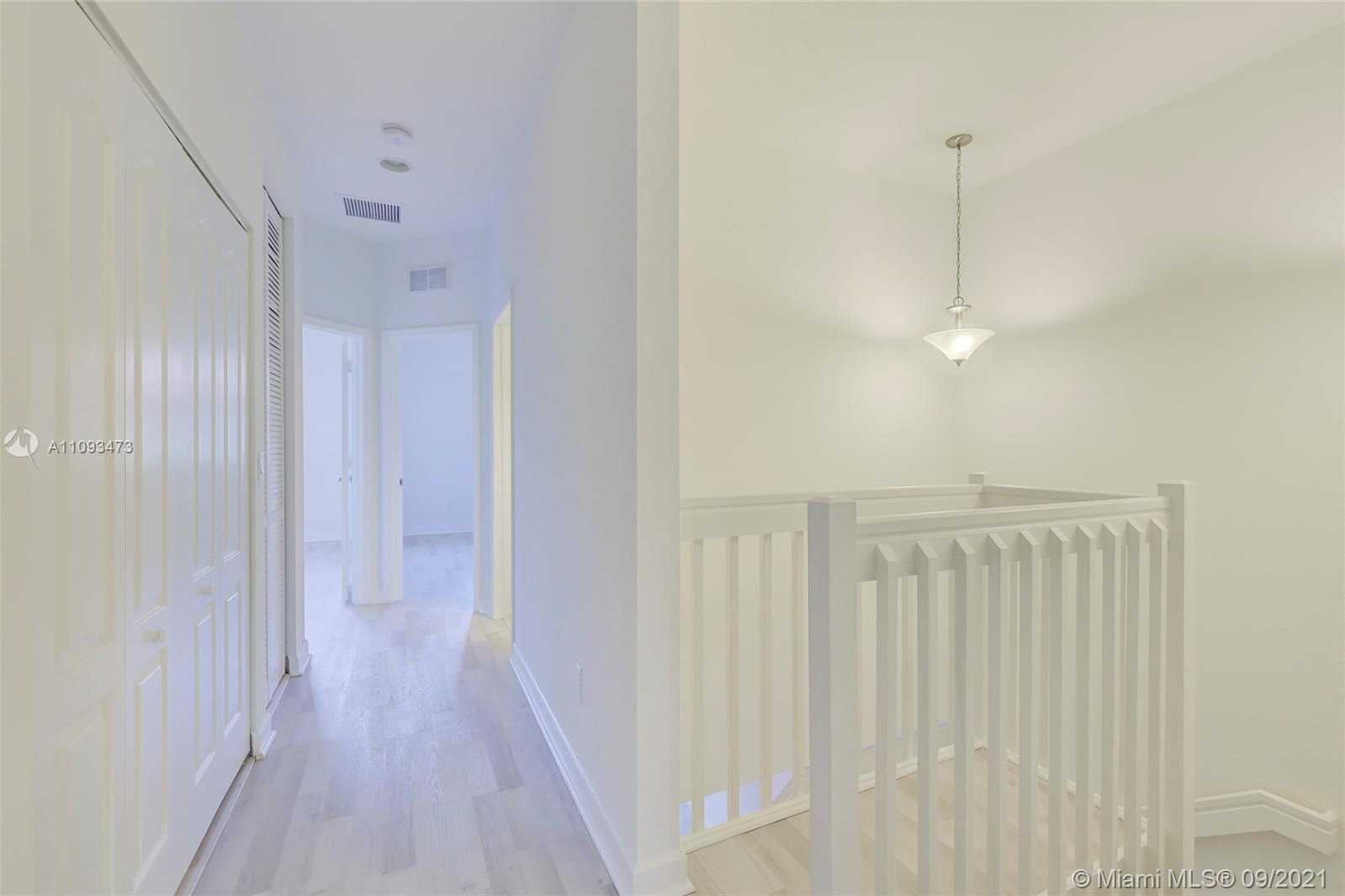 Small Image of 8448 BLUE COVE WAY, Parkland Number 5