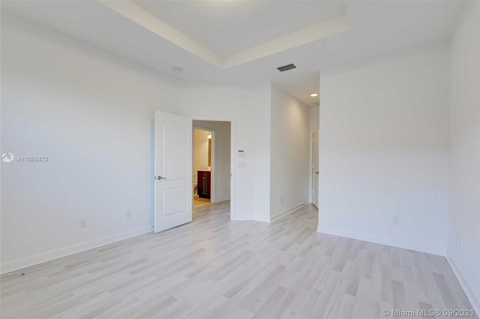 Small Image of 8448 BLUE COVE WAY, Parkland Number 6
