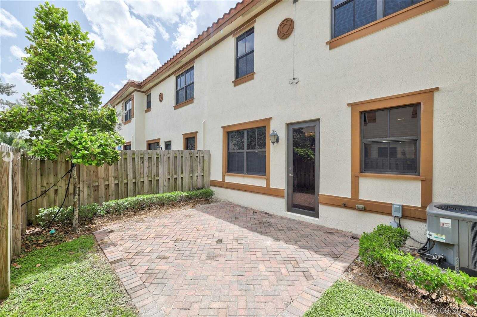 Small Image of 8448 BLUE COVE WAY, Parkland Number 8