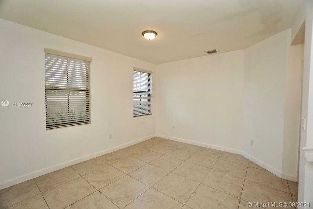 Small Image of 5805 N W 104th path, Doral, FL 33178, USA Number 11