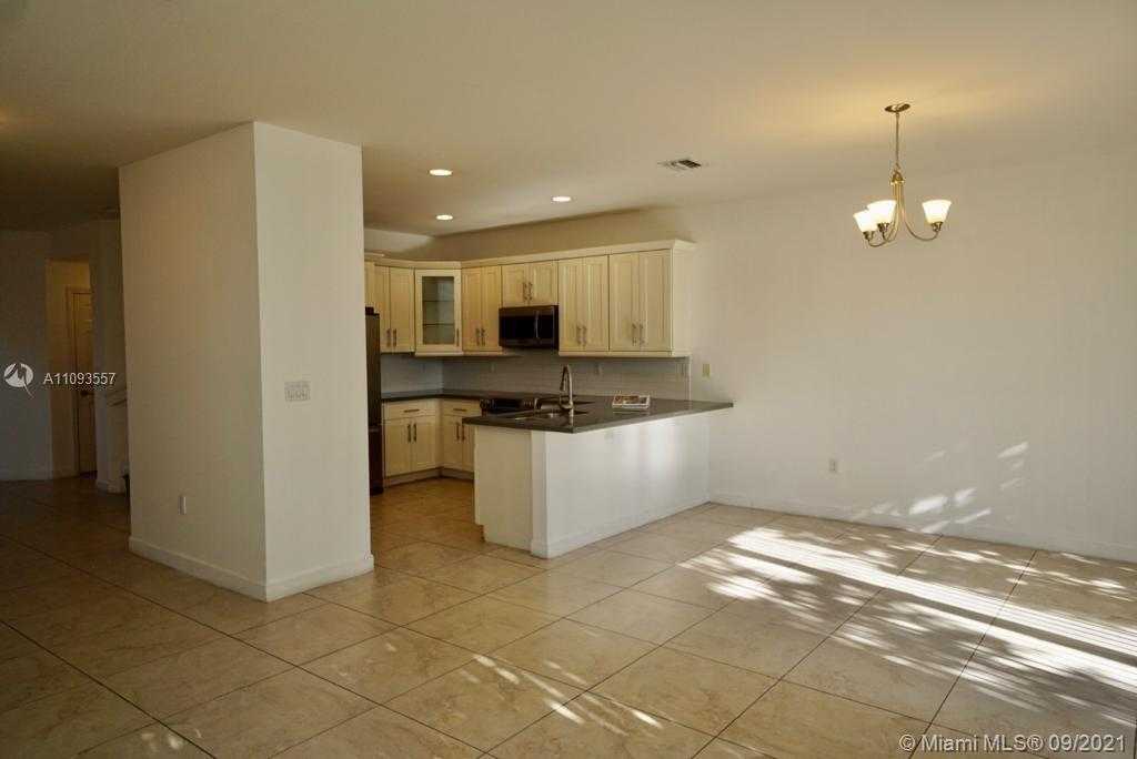 Small Image of 5805 N W 104th path, Doral, FL 33178, USA Number 12