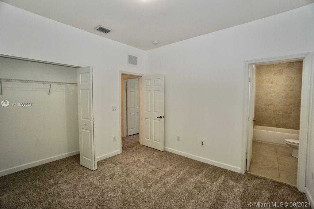 Small Image of 5805 N W 104th path, Doral, FL 33178, USA Number 13