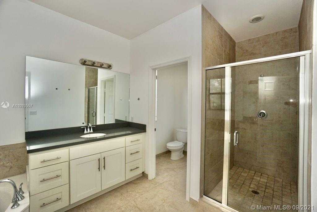 Small Image of 5805 N W 104th path, Doral, FL 33178, USA Number 15