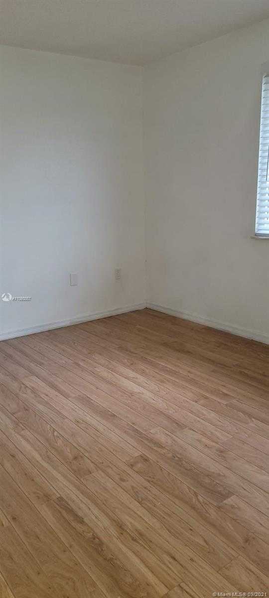 Small Image of 5805 N W 104th path, Doral, FL 33178, USA Number 18