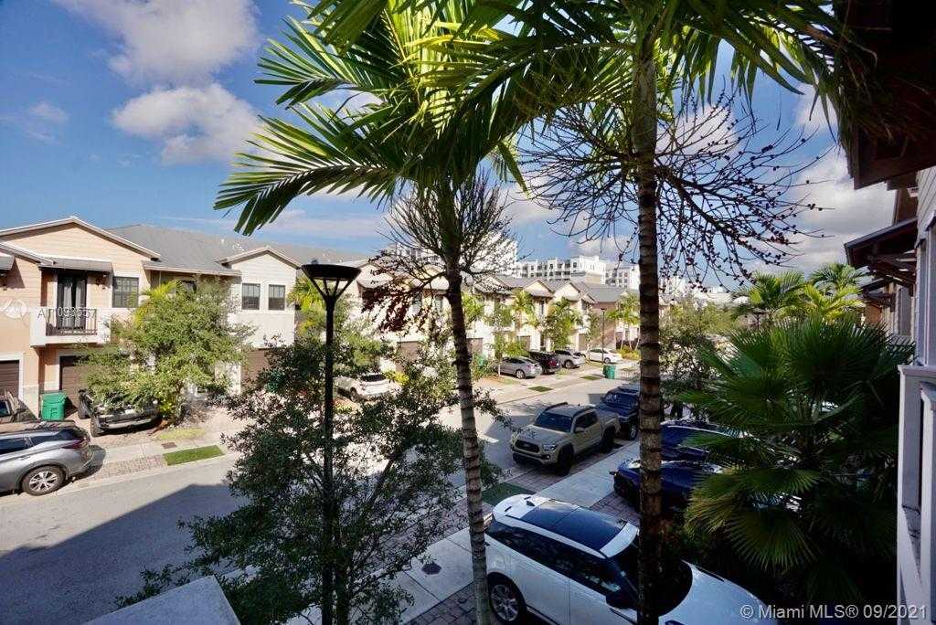 Small Image of 5805 N W 104th path, Doral, FL 33178, USA Number 19