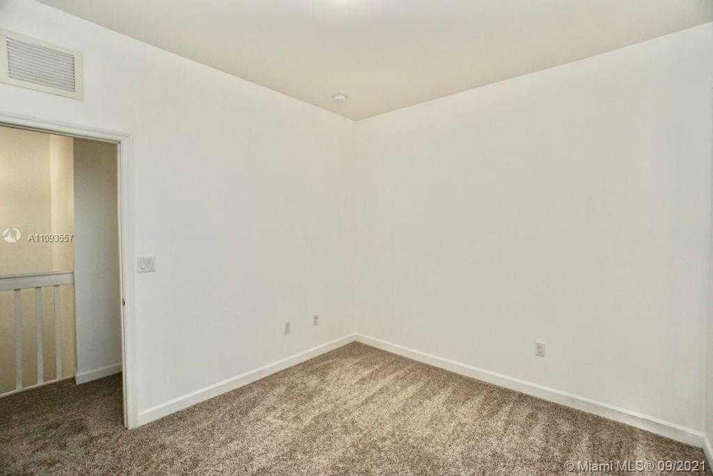 Small Image of 5805 N W 104th path, Doral, FL 33178, USA Number 21