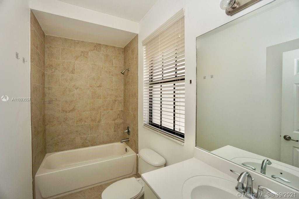 Small Image of 5805 N W 104th path, Doral, FL 33178, USA Number 23