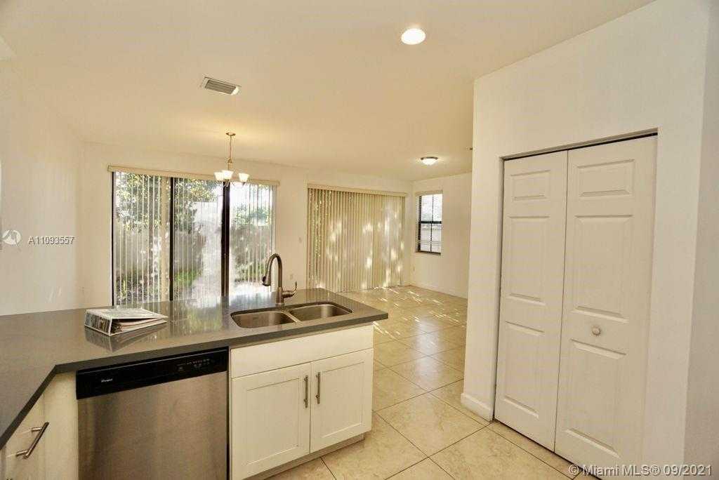 Small Image of 5805 N W 104th path, Doral, FL 33178, USA Number 4