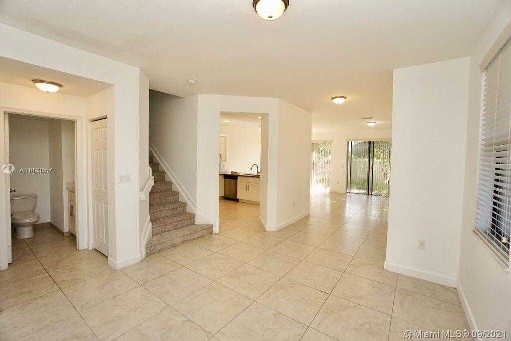 Small Image of 5805 N W 104th path, Doral, FL 33178, USA Number 6