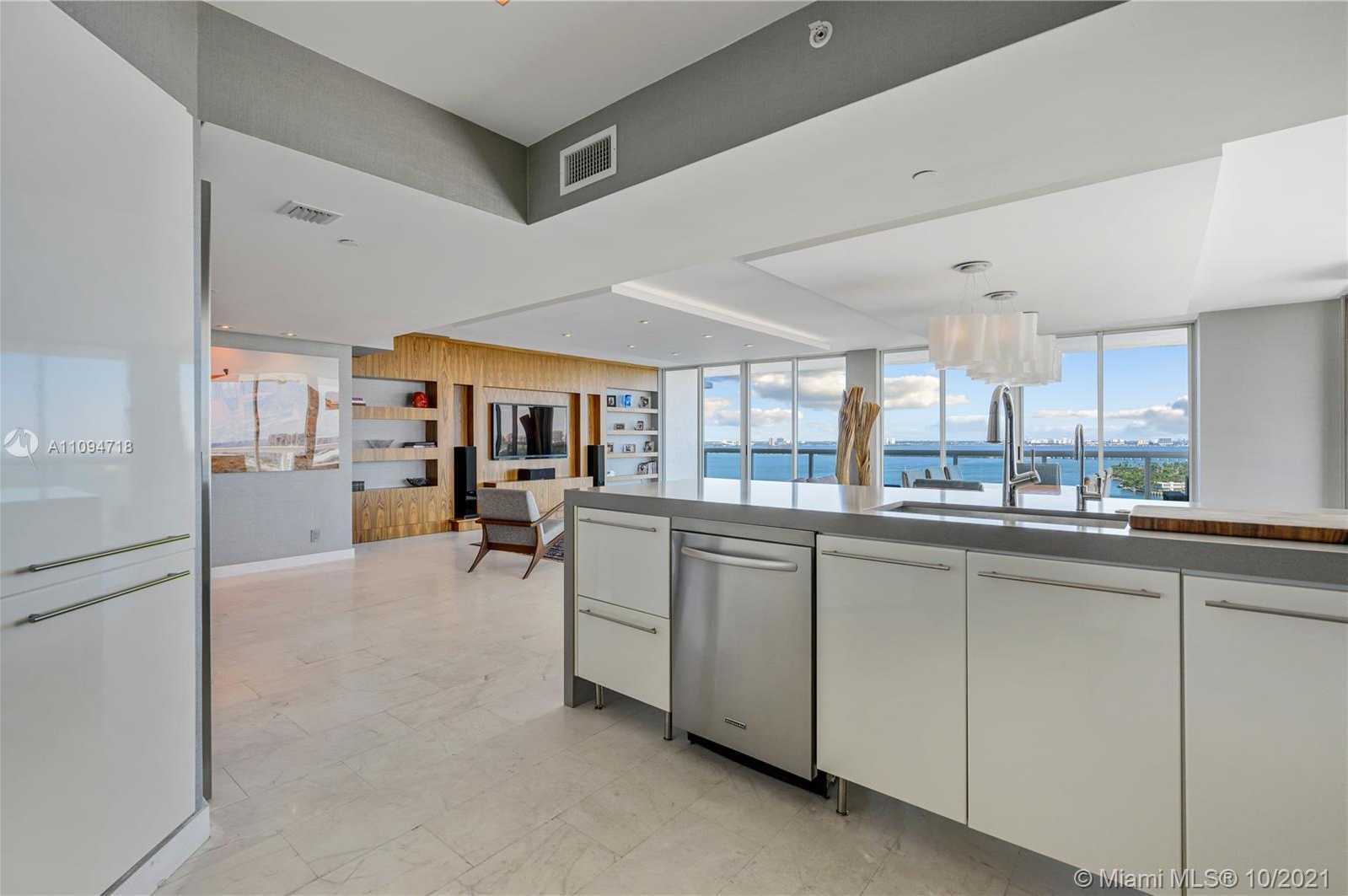Small Image of 10 VENETIAN WAY #2204, Miami Beach Number 15