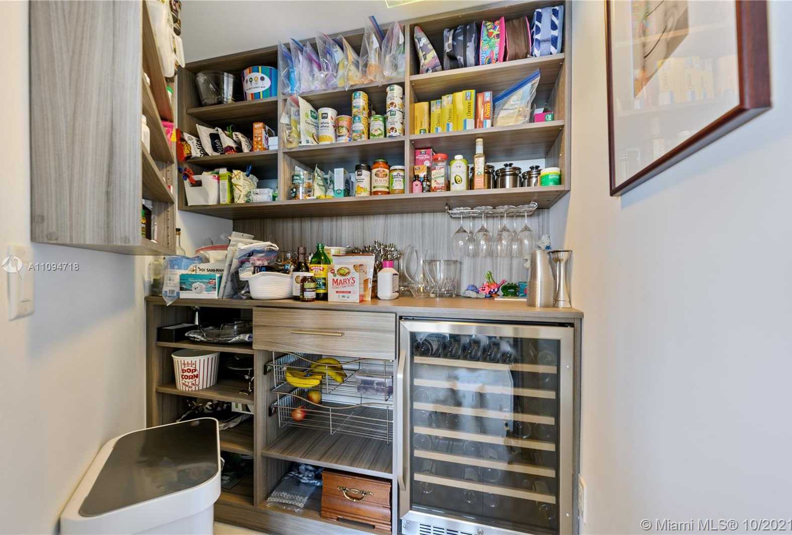Small Image of 10 VENETIAN WAY #2204, Miami Beach Number 18