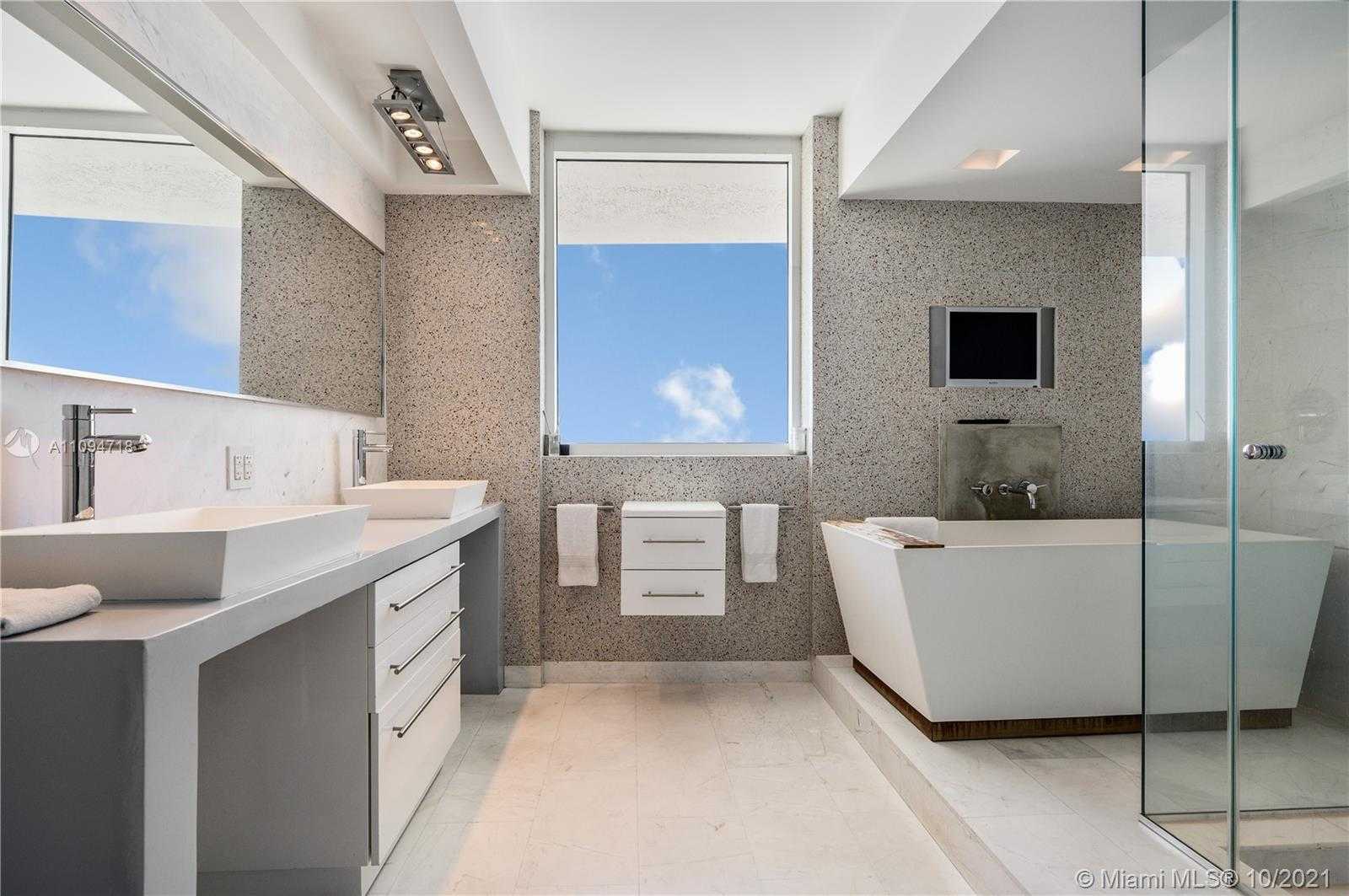 Small Image of 10 VENETIAN WAY #2204, Miami Beach Number 28