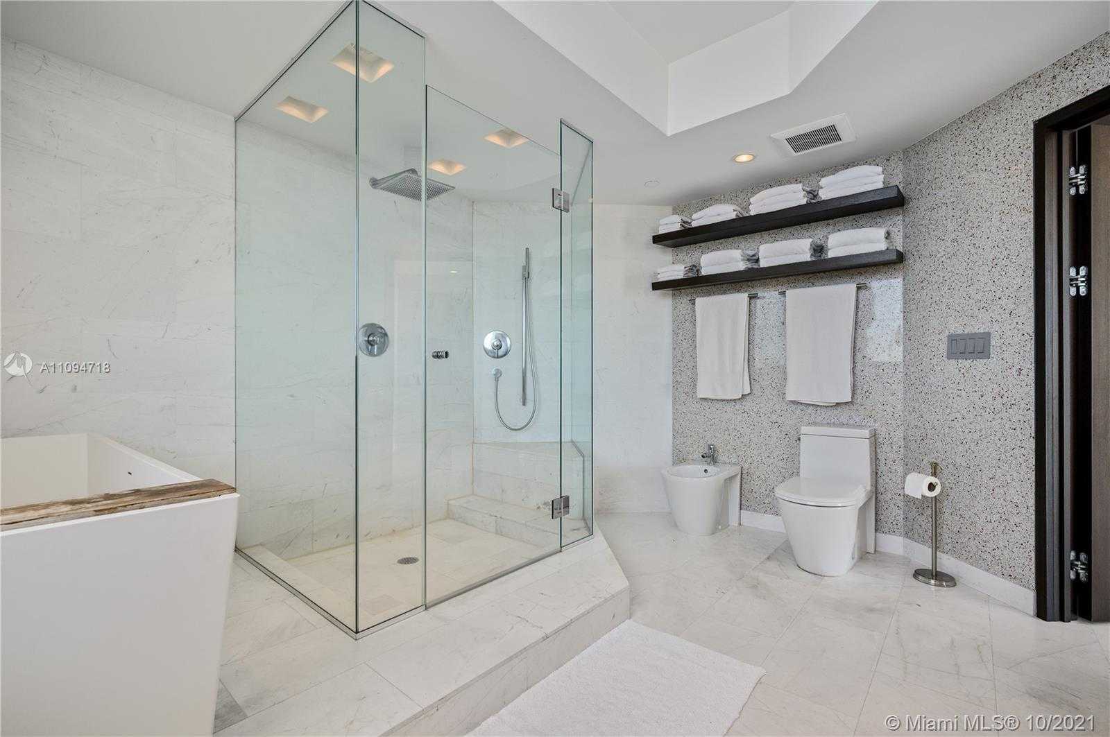 Small Image of 10 VENETIAN WAY #2204, Miami Beach Number 29