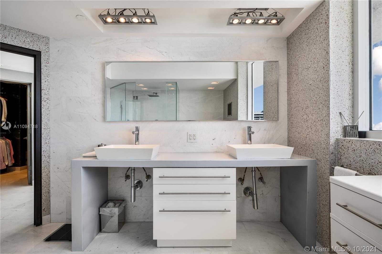 Small Image of 10 VENETIAN WAY #2204, Miami Beach Number 30