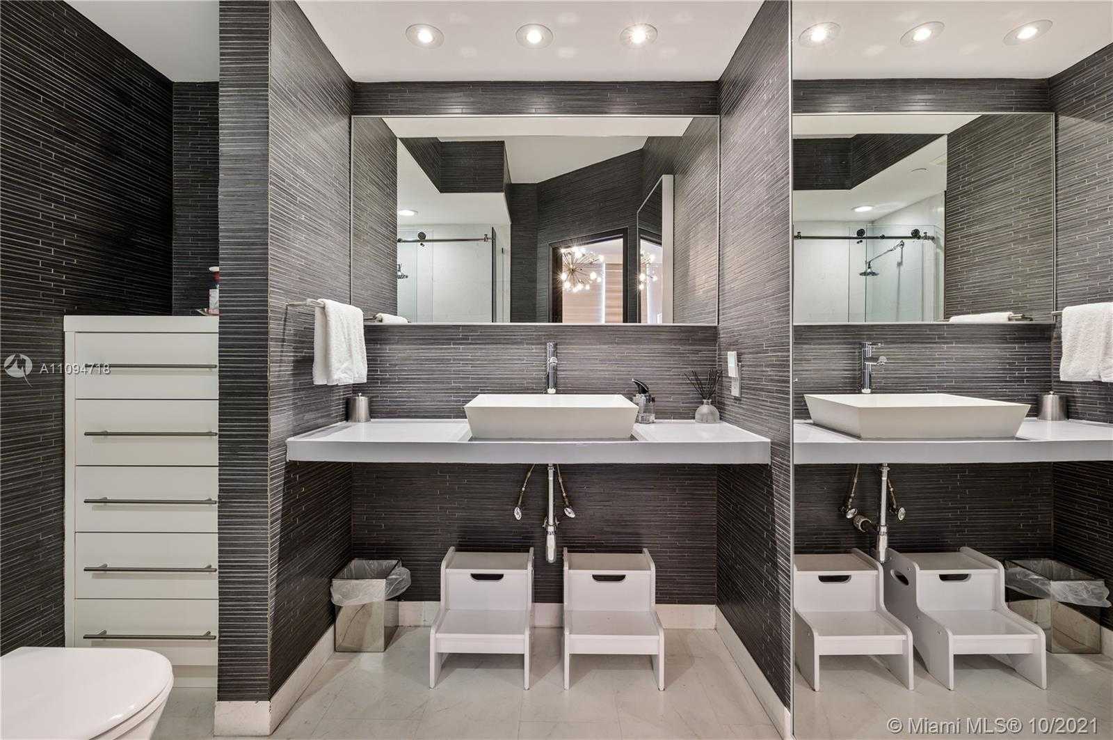 Small Image of 10 VENETIAN WAY #2204, Miami Beach Number 34