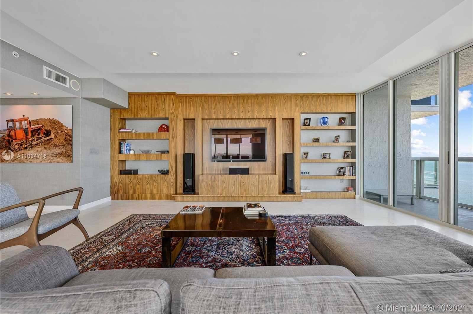 Small Image of 10 VENETIAN WAY #2204, Miami Beach Number 6