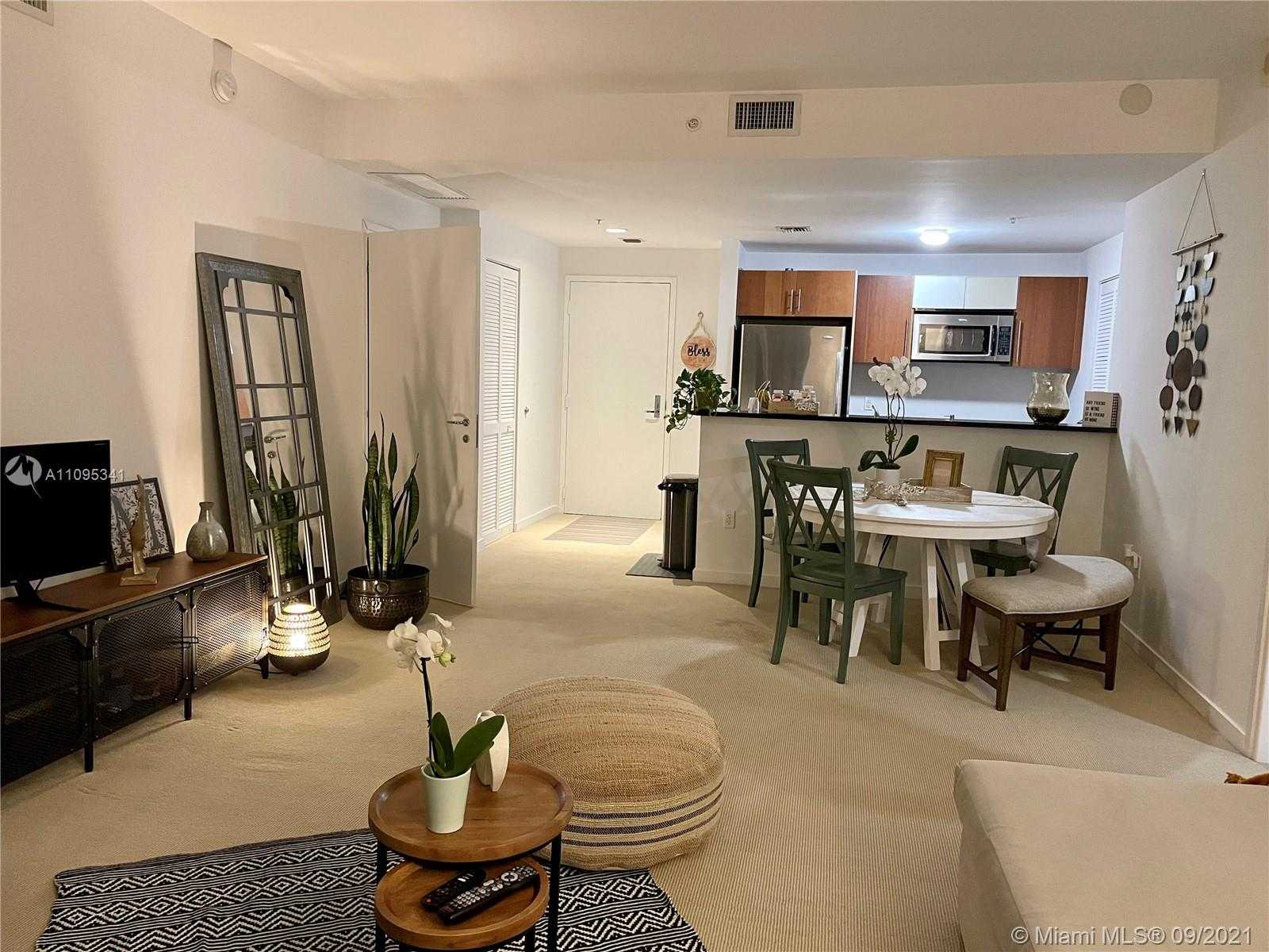 Small Image of 300 SOUTH BISCAYNE BLVD #T-2812, Miami Number 4