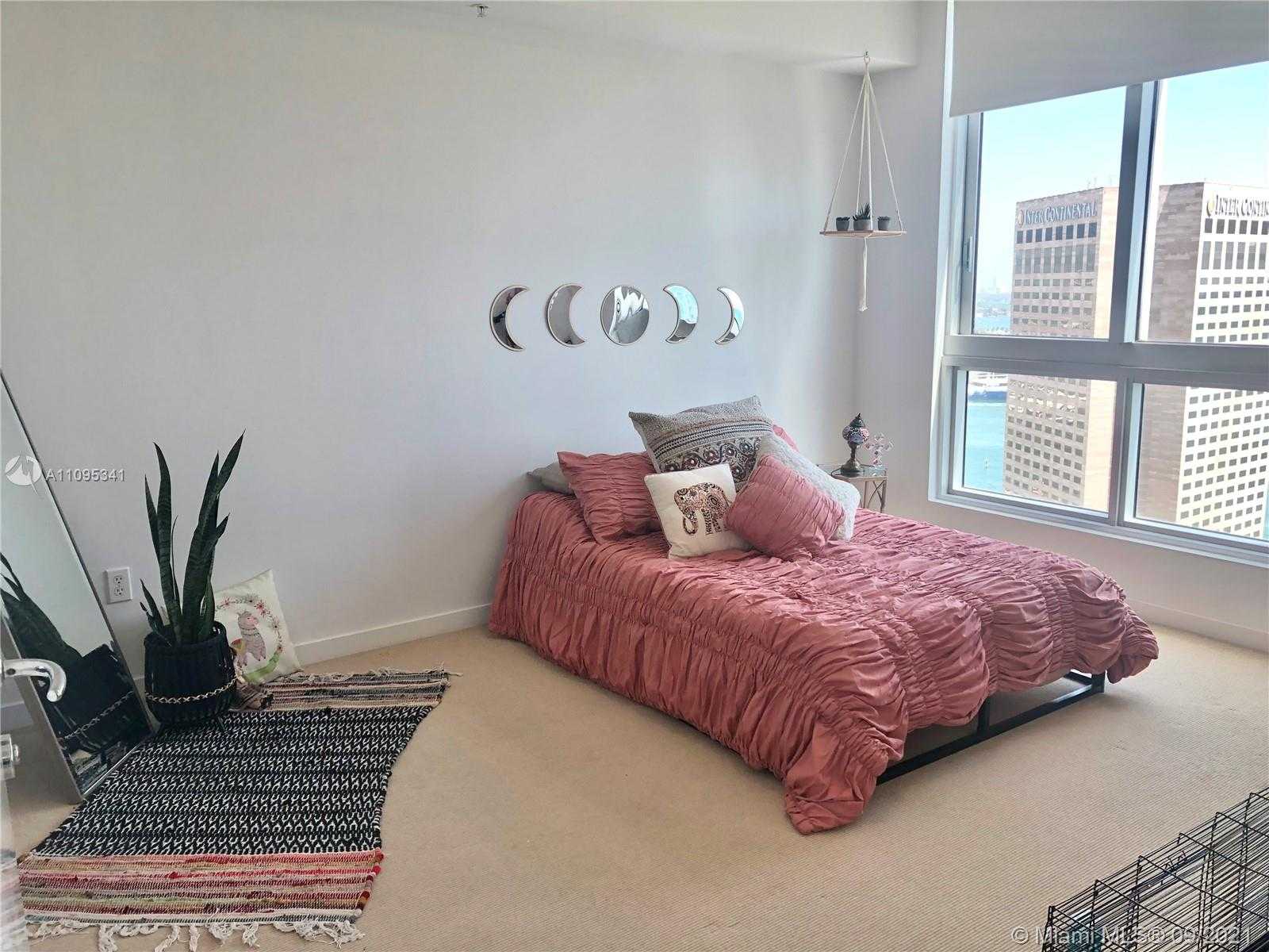 Small Image of 300 SOUTH BISCAYNE BLVD #T-2812, Miami Number 6