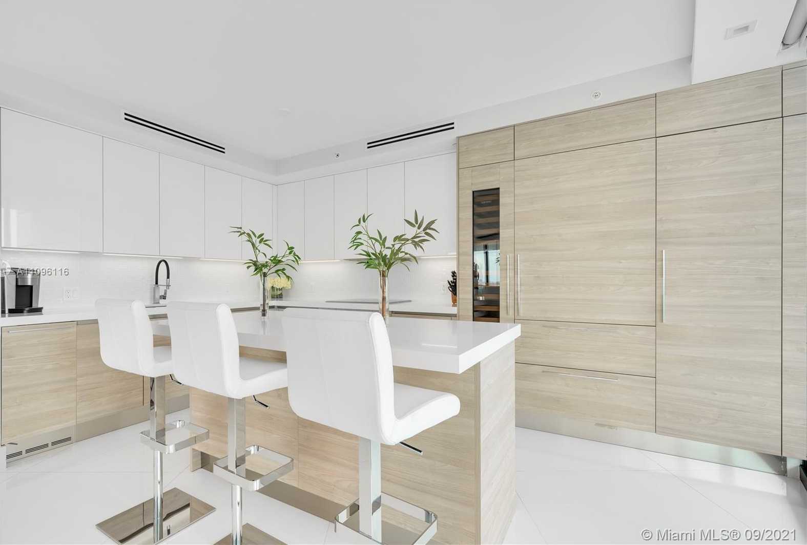 Small Image of 2127 BRICKELL AVE #1602, Miami Beach Number 2