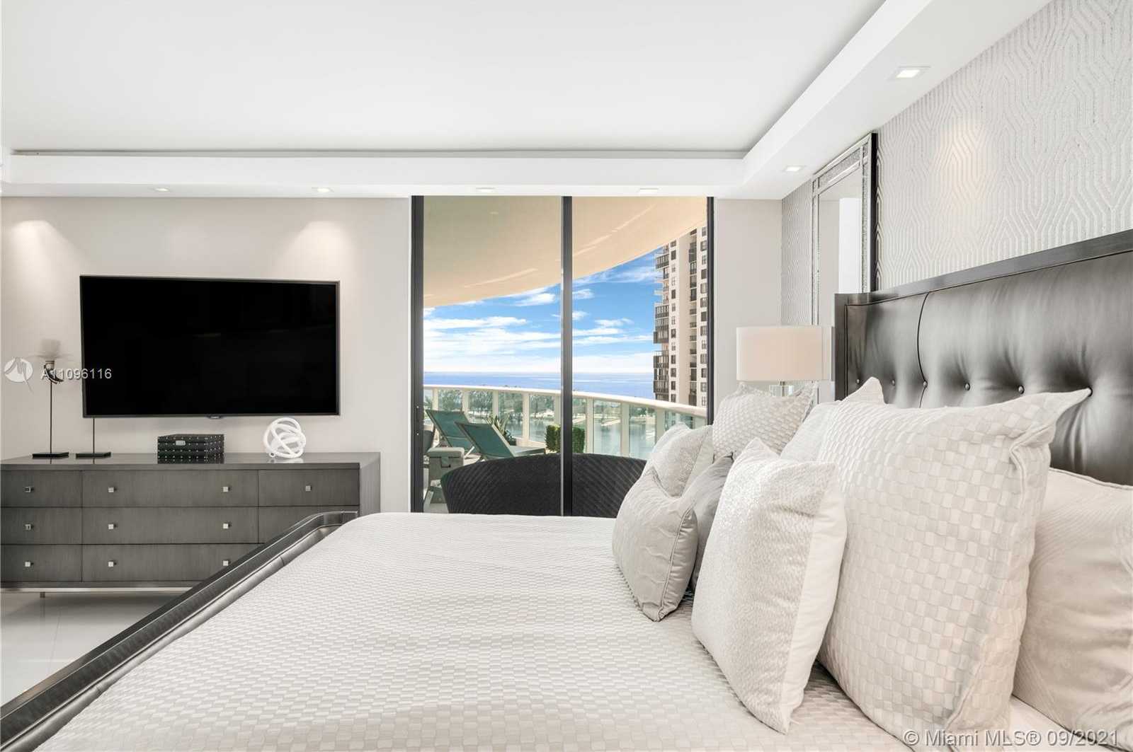 Small Image of 2127 BRICKELL AVE #1602, Miami Beach Number 20
