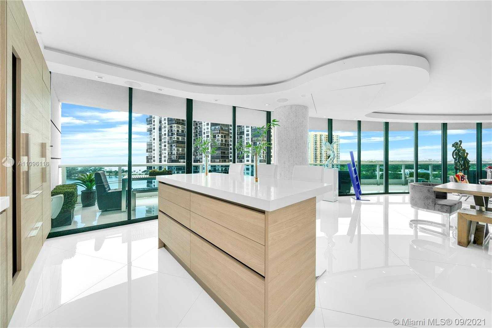 Small Image of 2127 BRICKELL AVE #1602, Miami Beach Number 3