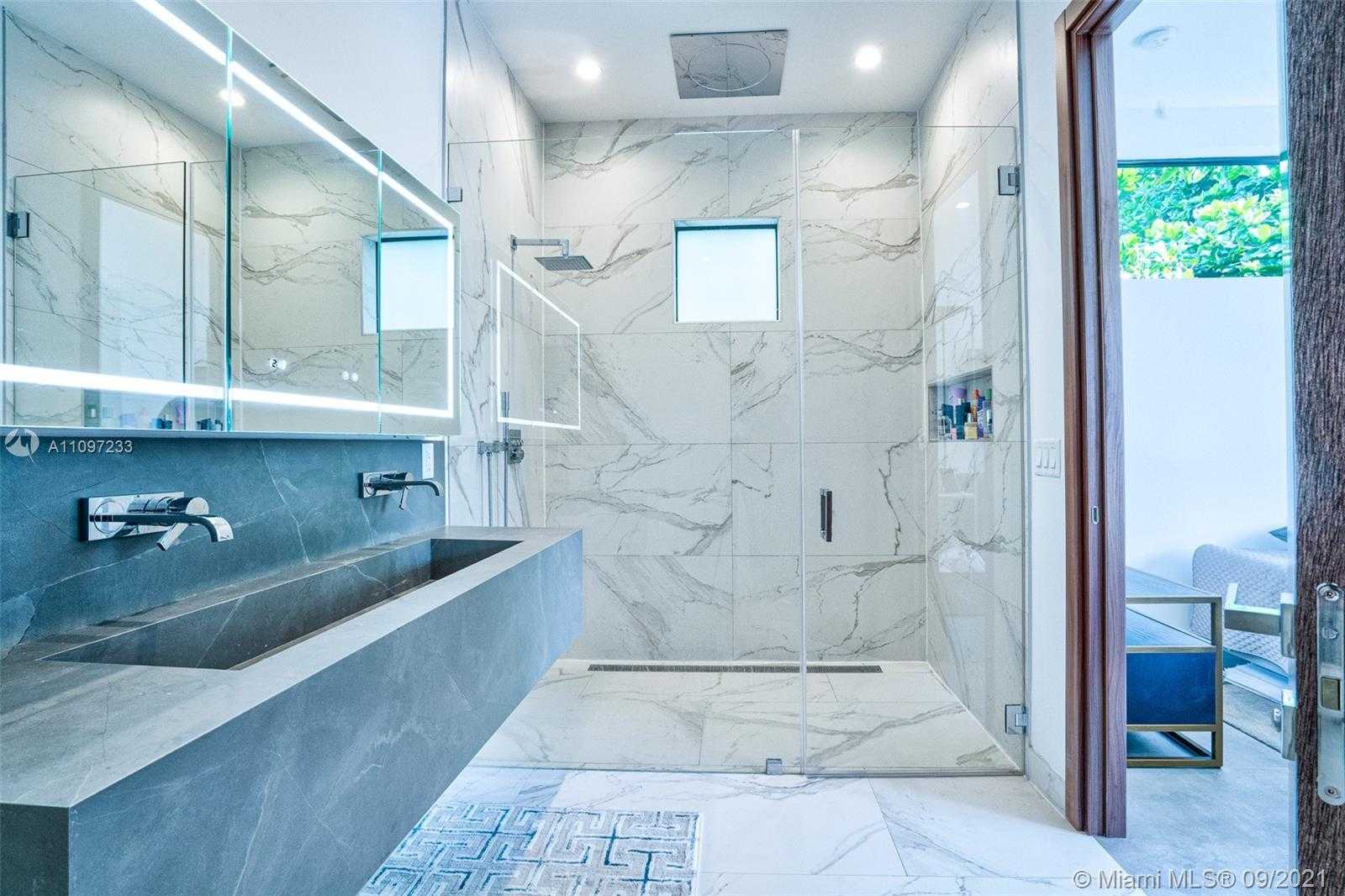 Small Image of 3041 HIBISCUS ST #B, Miami Number 10
