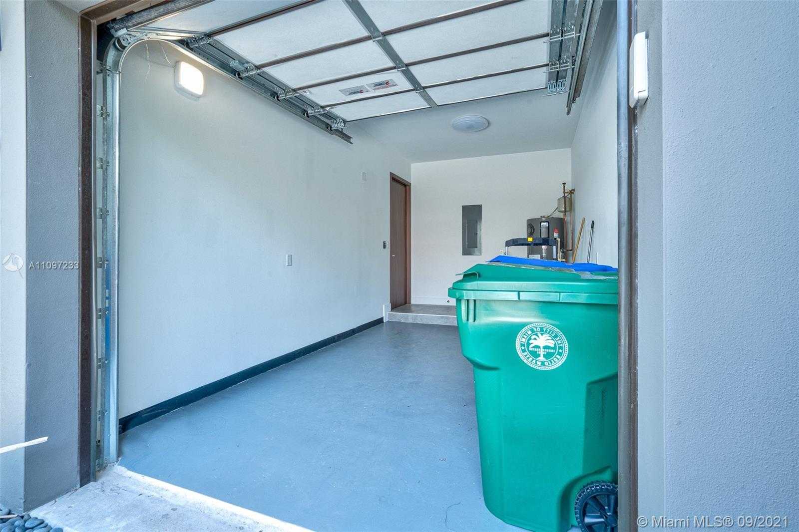 Small Image of 3041 HIBISCUS ST #B, Miami Number 16