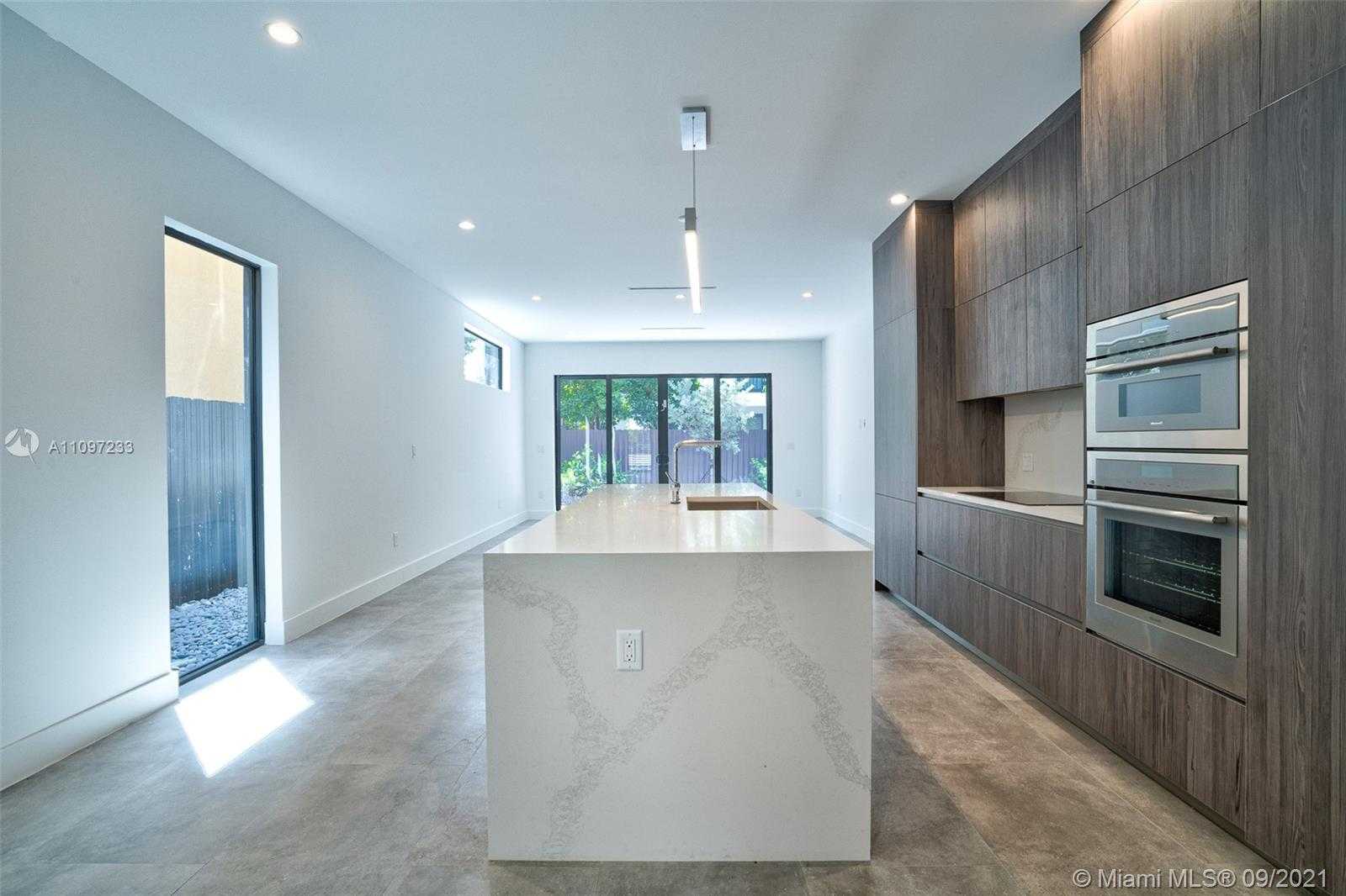 Small Image of 3041 HIBISCUS ST #B, Miami Number 18