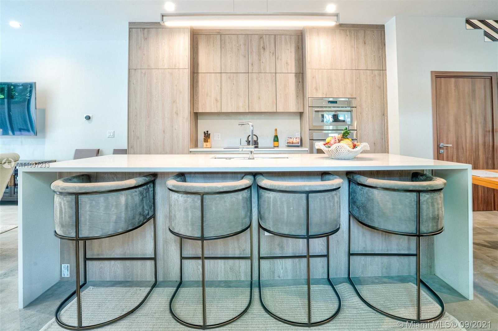 Small Image of 3041 HIBISCUS ST #B, Miami Number 4