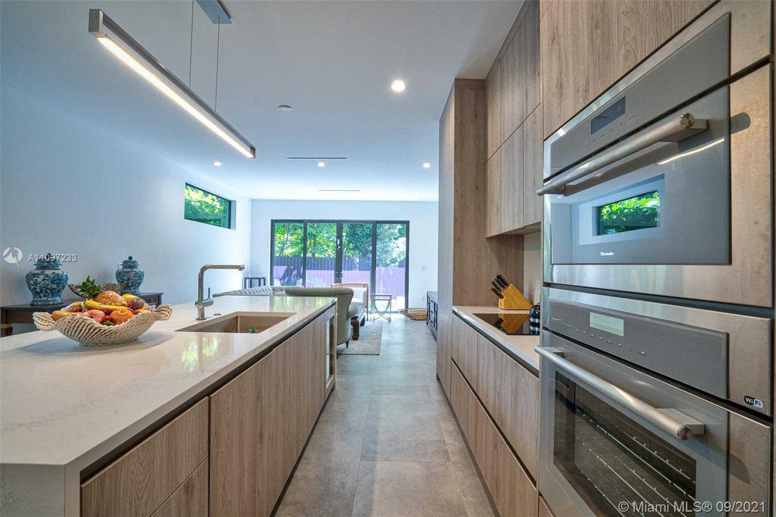 Small Image of 3041 HIBISCUS ST #B, Miami Number 6