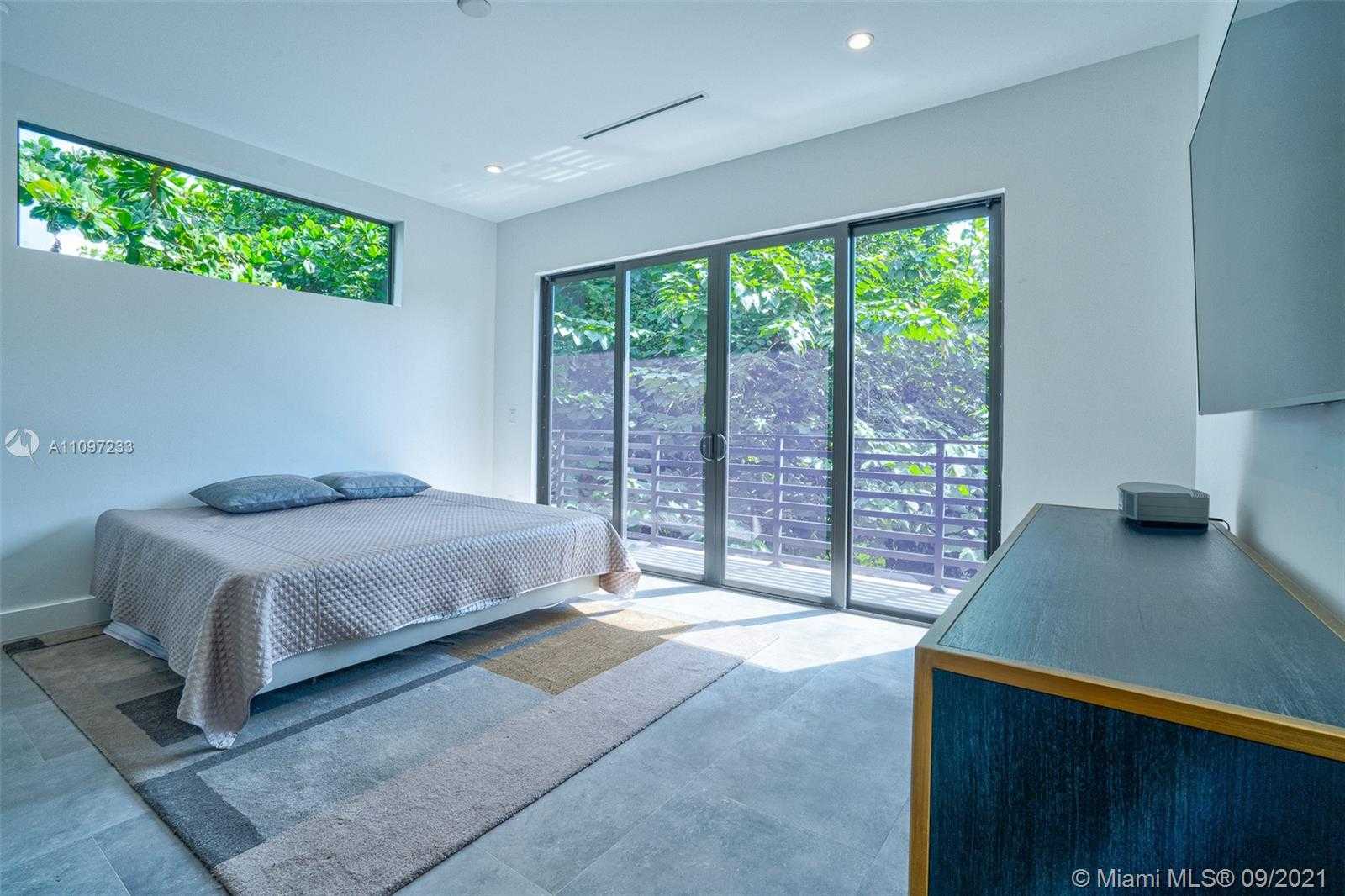 Small Image of 3041 HIBISCUS ST #B, Miami Number 7