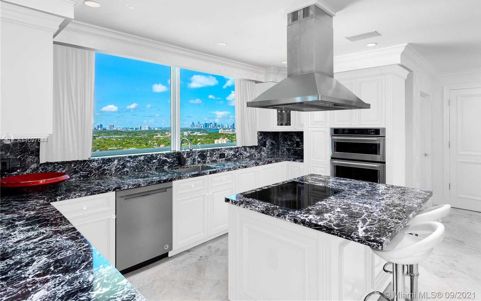 Small Image of 5025 COLLINS AVE #PH-2, Miami Beach Number 13