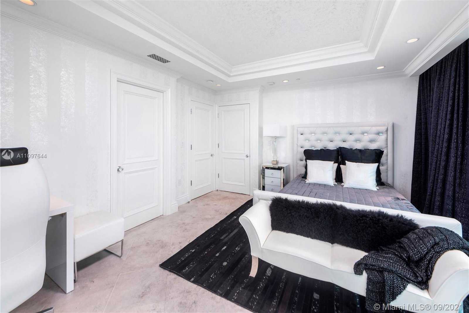 Small Image of 5025 COLLINS AVE #PH-2, Miami Beach Number 18