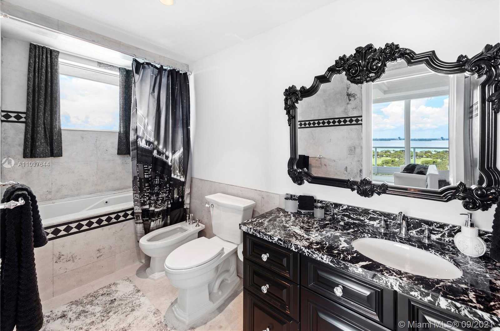 Small Image of 5025 COLLINS AVE #PH-2, Miami Beach Number 19