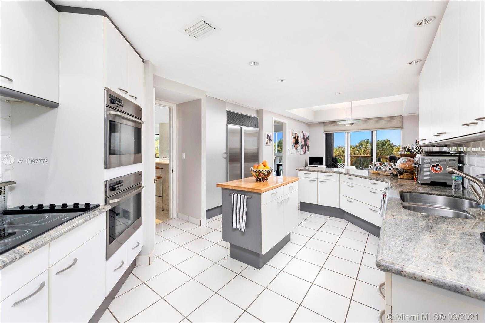 Small Image of 9999 Collins Ave, Bal Harbour, FL 33154, USA Number 11
