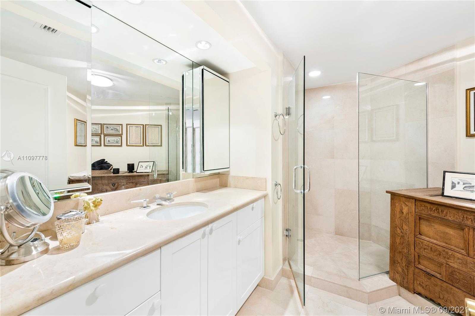 Small Image of 9999 Collins Ave, Bal Harbour, FL 33154, USA Number 19