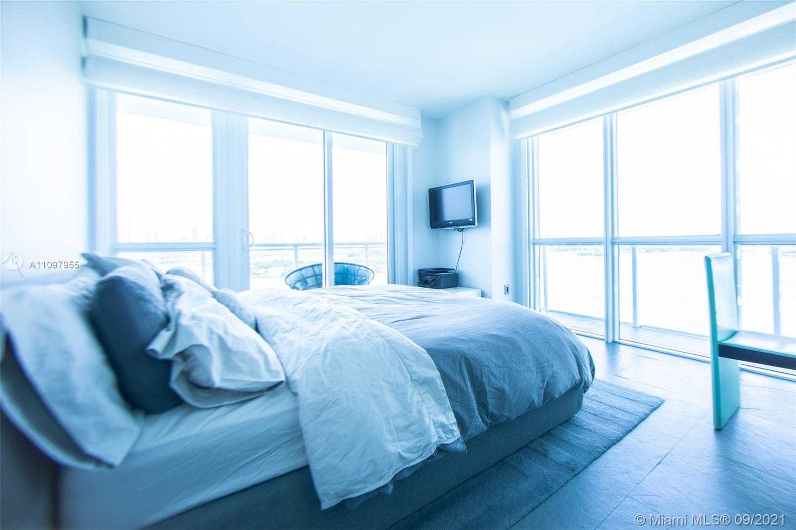 Small Image of 520 West Ave, Miami Beach, FL 33139, USA Number 12