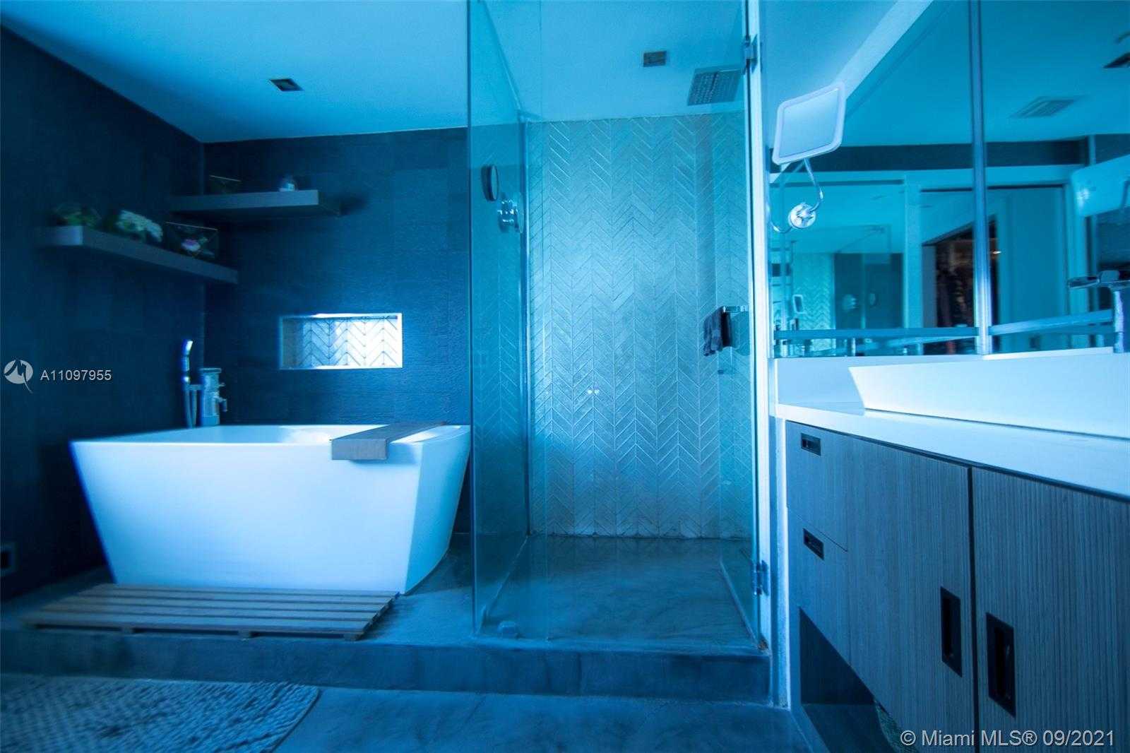 Small Image of 520 West Ave, Miami Beach, FL 33139, USA Number 15