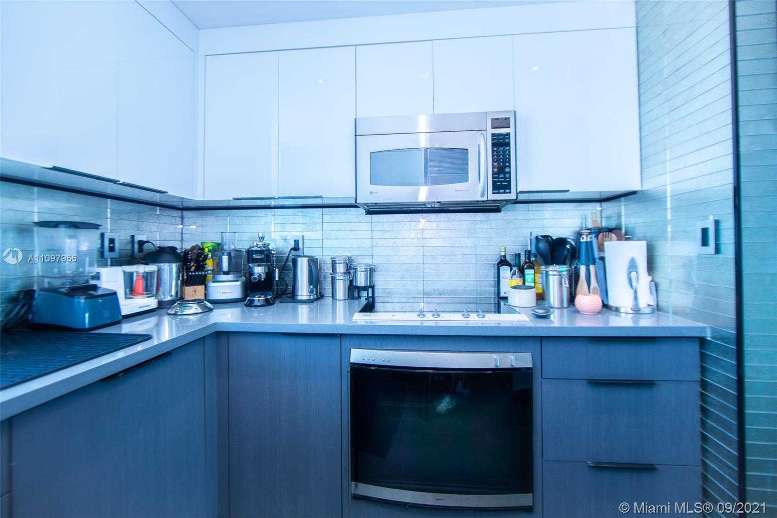 Small Image of 520 West Ave, Miami Beach, FL 33139, USA Number 4