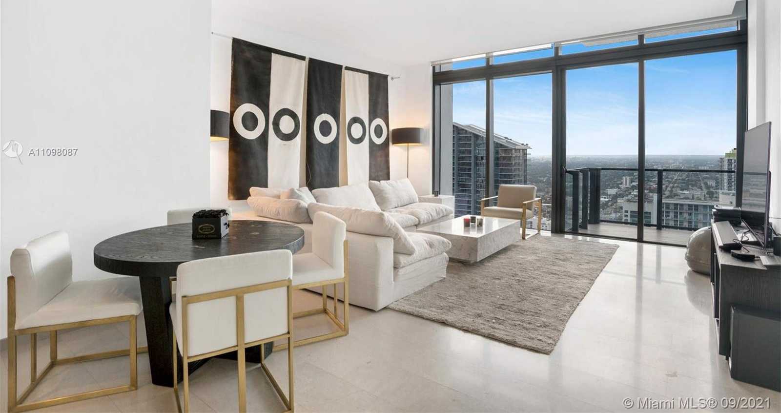 Small Image of 68 SOUTH EAST 6TH ST #4108, Miami Number 3
