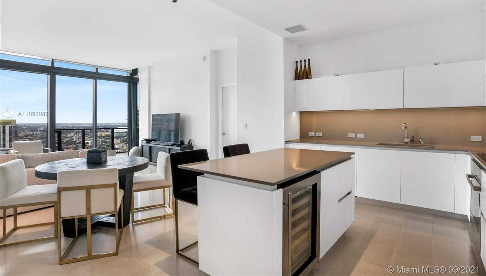 Small Image of 68 SOUTH EAST 6TH ST #4108, Miami Number 5