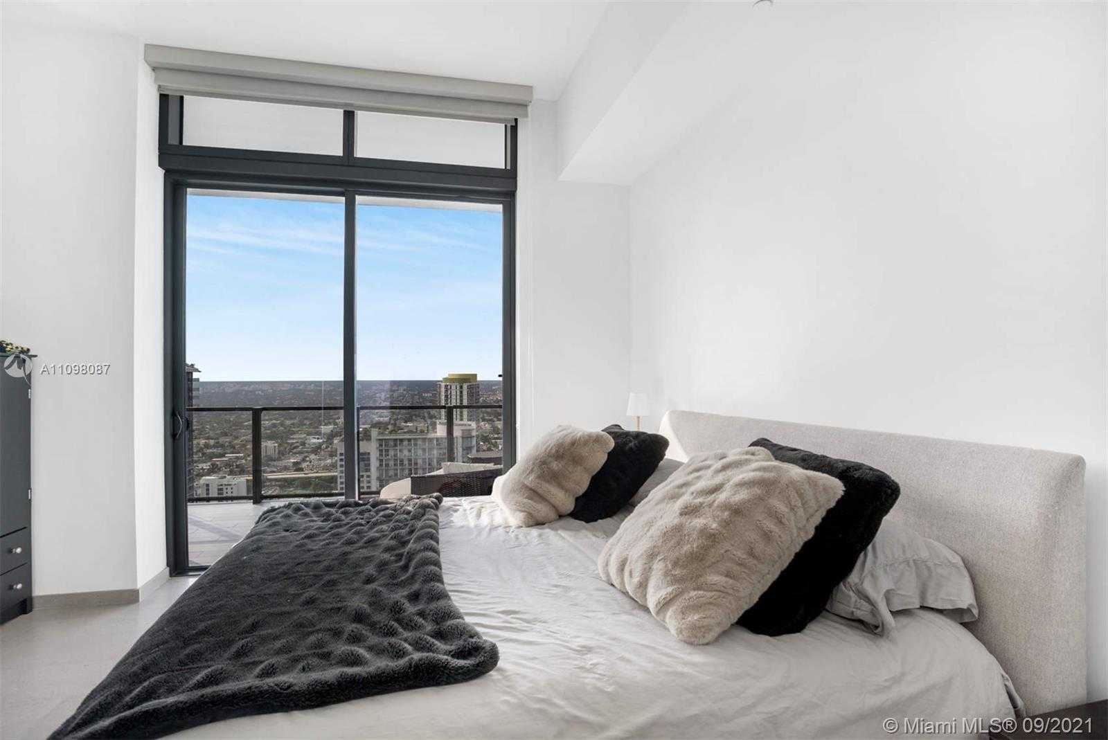 Small Image of 68 SOUTH EAST 6TH ST #4108, Miami Number 8