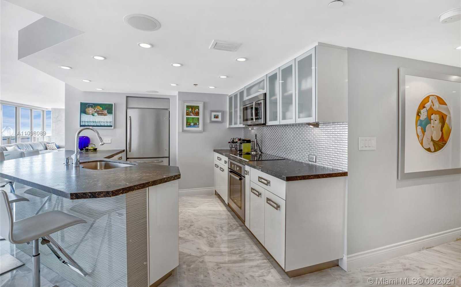Small Image of 1717 NORTH BAYSHORE DR #D-3934, Miami Number 13