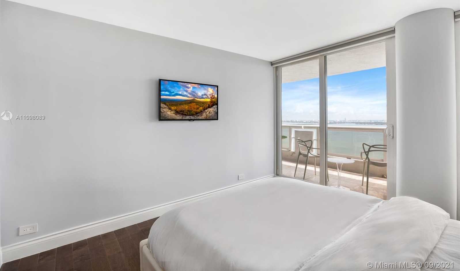 Small Image of 1717 NORTH BAYSHORE DR #D-3934, Miami Number 22
