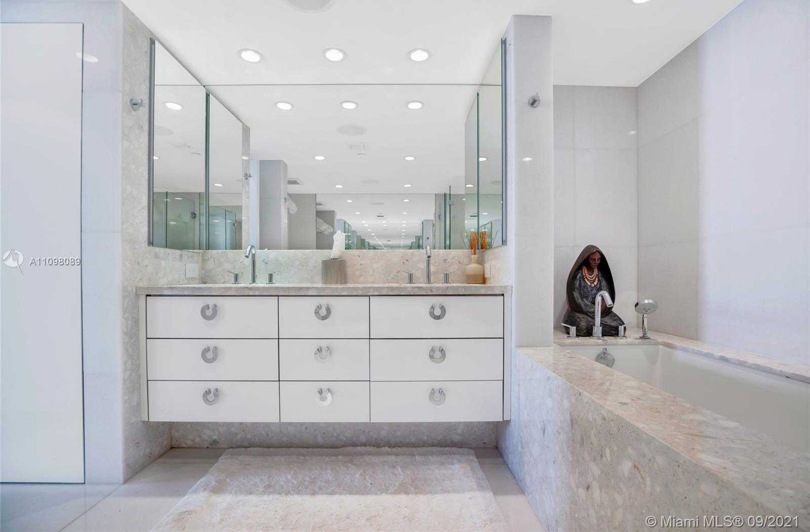 Small Image of 1717 NORTH BAYSHORE DR #D-3934, Miami Number 28