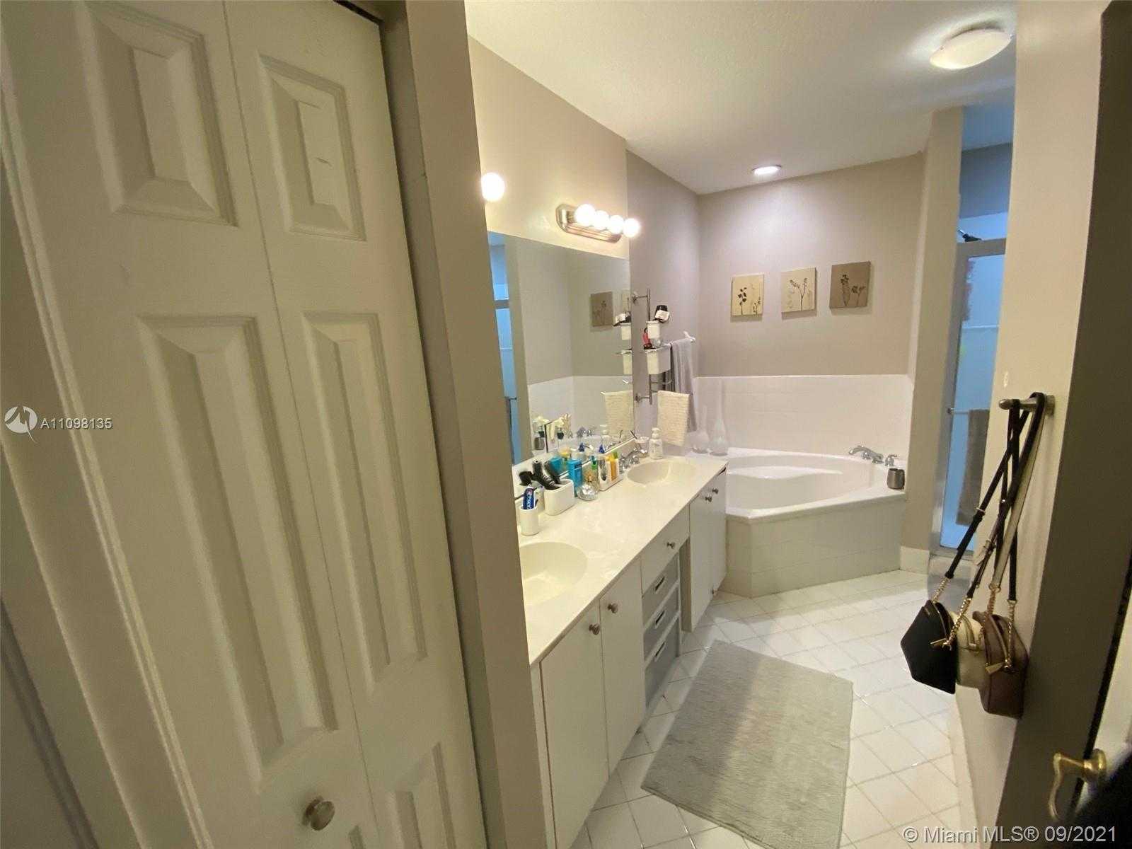 Small Image of 5715 NORTH WEST 112TH PATH #5715, Doral Number 13