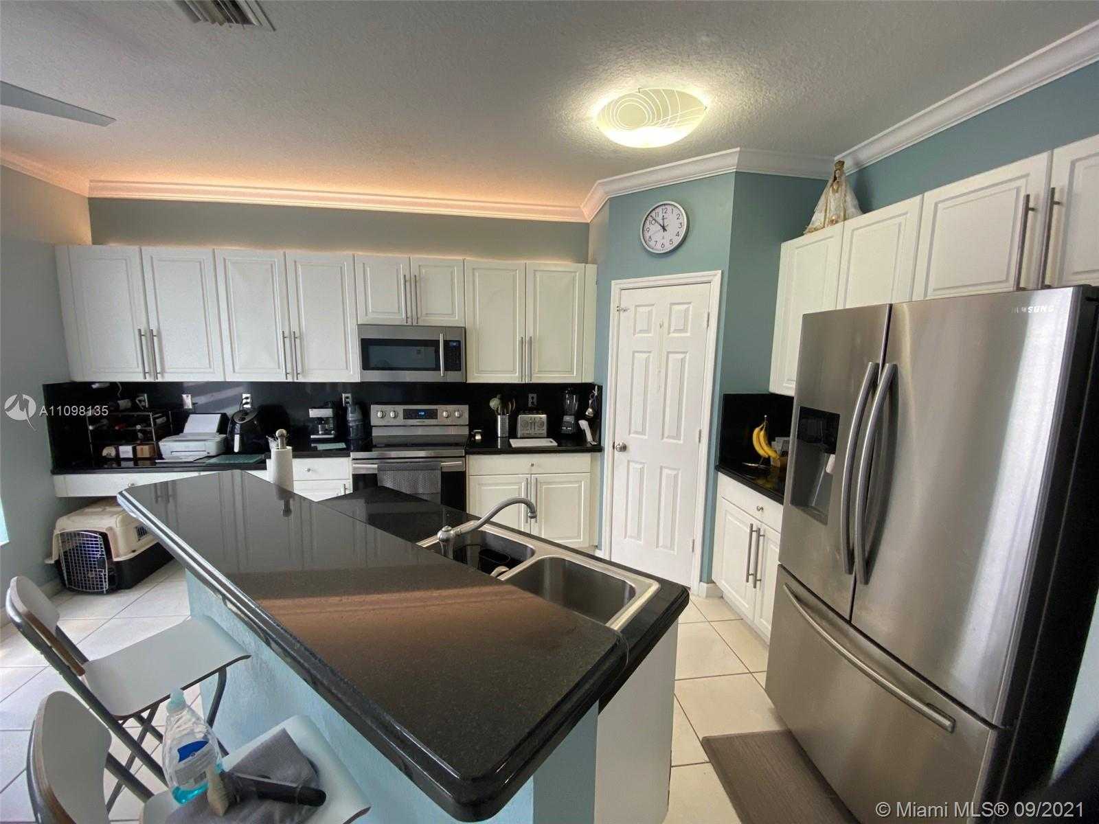 Small Image of 5715 NORTH WEST 112TH PATH #5715, Doral Number 4