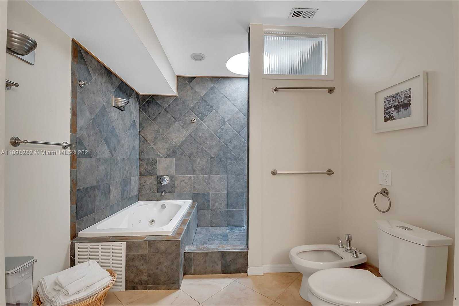 Small Image of 6022 PARADISE POINT DR, Palmetto Bay Number 10
