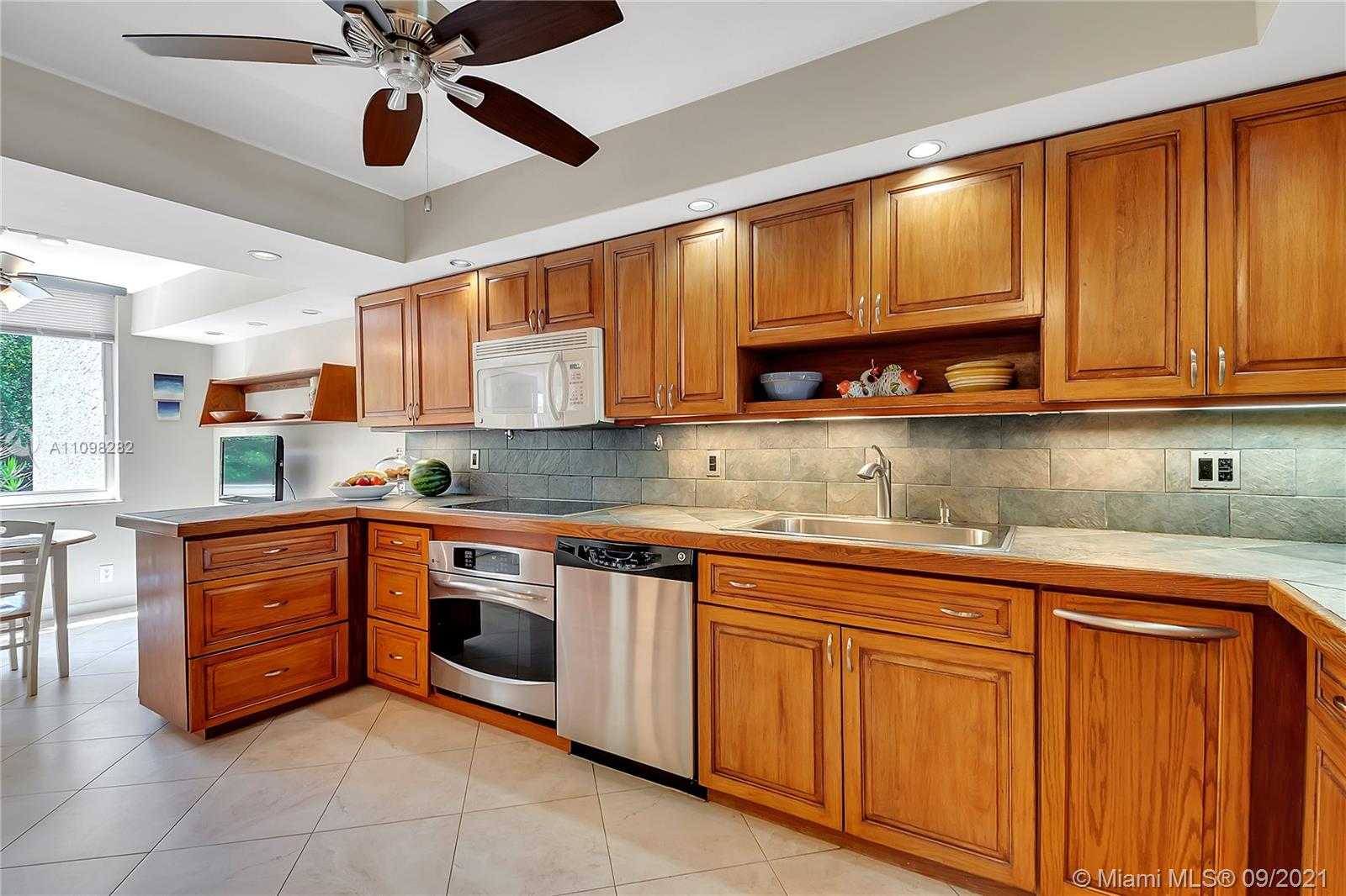 Small Image of 6022 PARADISE POINT DR, Palmetto Bay Number 20