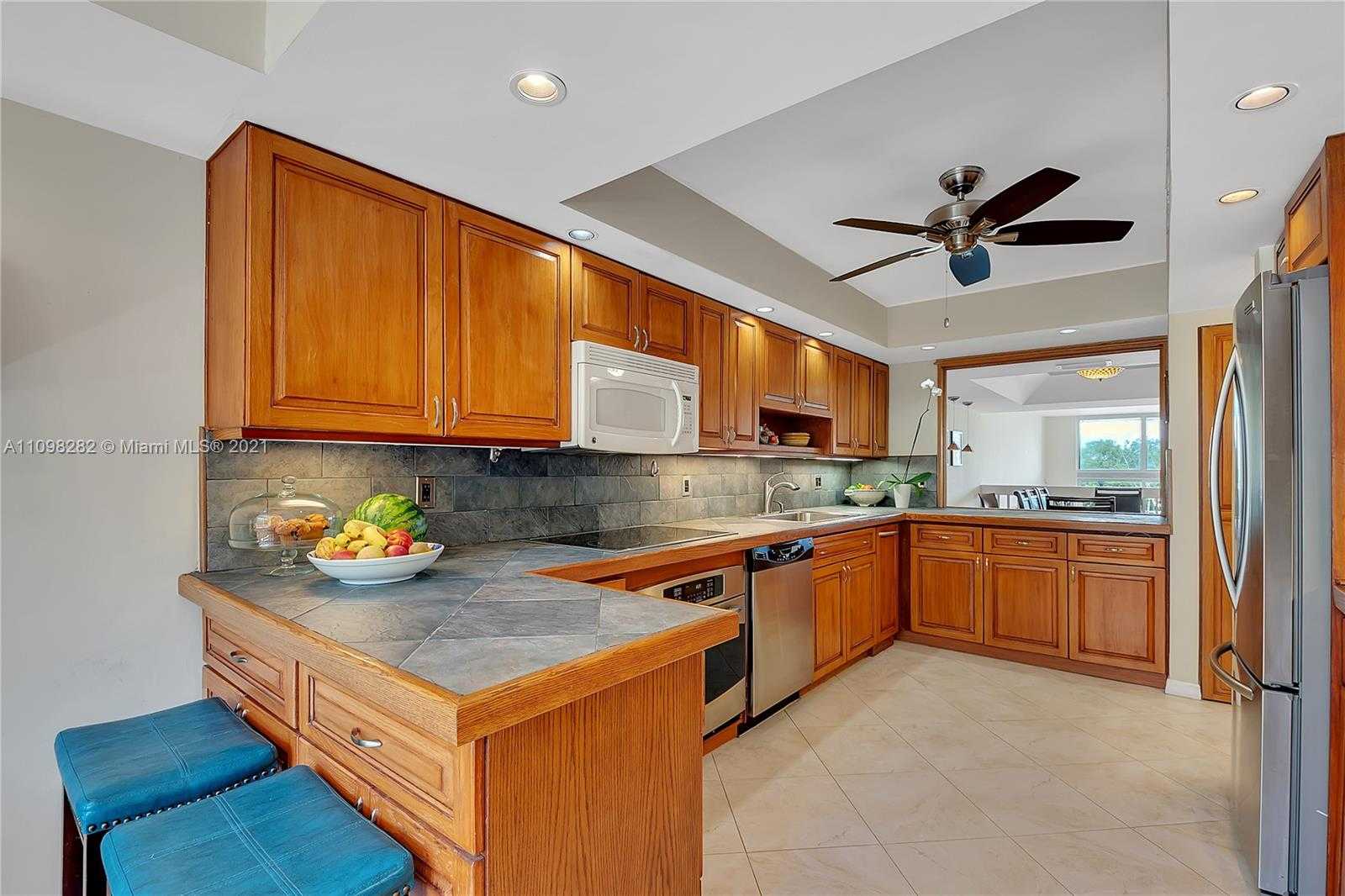 Small Image of 6022 PARADISE POINT DR, Palmetto Bay Number 21